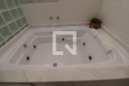 Casa à venda com 754m², 4 quartos e 15 vagas Casa à venda com 754m², 4 quartos e 15 vagasSuíte