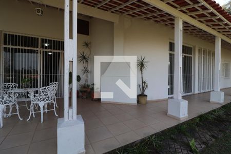 Casa à venda com 754m², 4 quartos e 15 vagas Casa à venda com 754m², 4 quartos e 15 vagasQuintal
