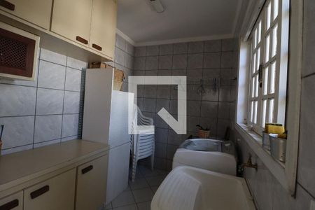 Casa à venda com 754m², 4 quartos e 15 vagas Casa à venda com 754m², 4 quartos e 15 vagasÁrea de Serviço