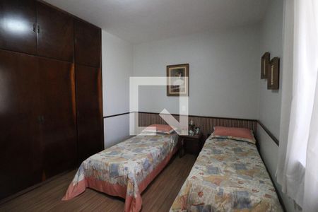 Casa à venda com 754m², 4 quartos e 15 vagas Casa à venda com 754m², 4 quartos e 15 vagasQuarto 4