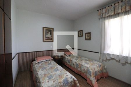 Casa à venda com 754m², 4 quartos e 15 vagas Casa à venda com 754m², 4 quartos e 15 vagasQuarto 4