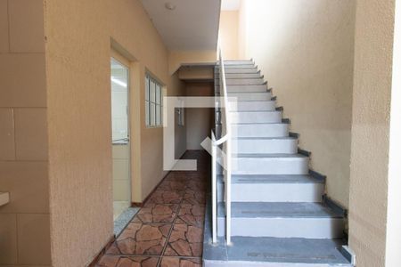 Casa para alugar com 40m², 2 quartos e sem vaga Casa para alugar com 40m², 2 quartos e sem vagaEscada