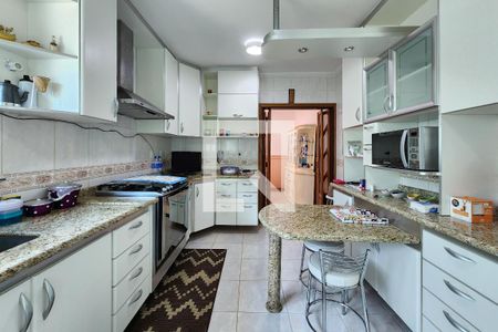 Casa para alugar com 450m², 3 quartos e 8 vagasCozinha