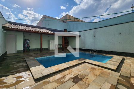 Casa para alugar com 450m², 3 quartos e 8 vagasPiscina