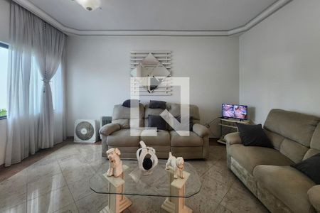 Casa para alugar com 450m², 3 quartos e 8 vagasSala de TV