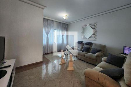 Casa para alugar com 450m², 3 quartos e 8 vagasSala de TV