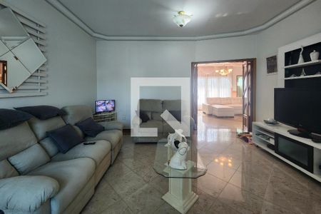 Casa para alugar com 450m², 3 quartos e 8 vagasSala de TV