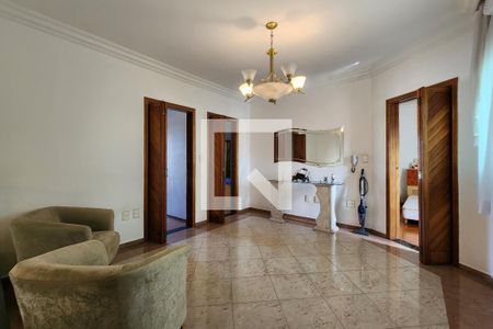 Casa para alugar com 450m², 3 quartos e 8 vagasHall dos Quartos