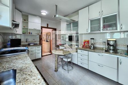 Casa para alugar com 450m², 3 quartos e 8 vagasCozinha