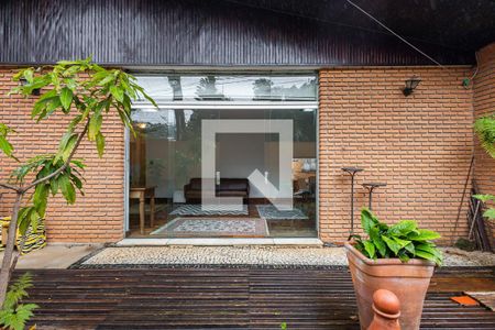 Varanda de casa à venda com 3 quartos, 288m² em Vila Madalena, São Paulo