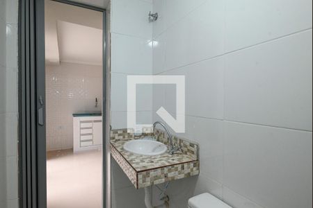 Banheiro de apartamento para alugar com 2 quartos, 50m² em Jardim Patente, São Paulo