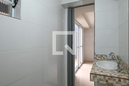 Banheiro de apartamento para alugar com 2 quartos, 50m² em Jardim Patente, São Paulo