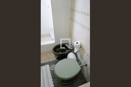 Apartamento à venda com 131m², 4 quartos e 2 vagasBanheiro