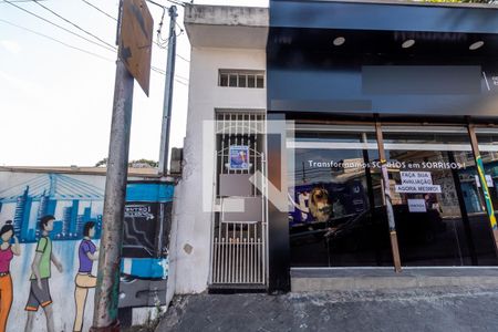 Casa para alugar com 100m², 2 quartos e sem vaga Casa para alugar com 100m², 2 quartos e sem vagaFachada