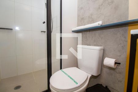 Banheiro de apartamento para alugar com 1 quarto, 32m² em Pinheiros, São Paulo