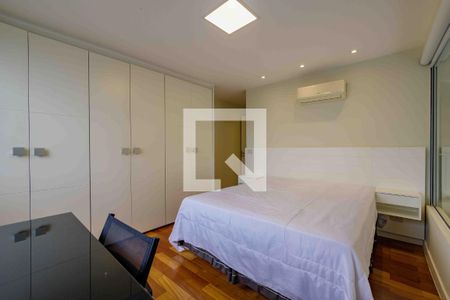 Apartamento à venda com 270m², 4 quartos e 3 vagas Apartamento à venda com 270m², 4 quartos e 3 vagasSuíte 3