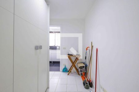 Apartamento à venda com 270m², 4 quartos e 3 vagas Apartamento à venda com 270m², 4 quartos e 3 vagasQuarto de Serviço