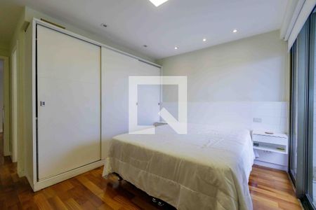 Apartamento à venda com 270m², 4 quartos e 3 vagas Apartamento à venda com 270m², 4 quartos e 3 vagasSuíte 2