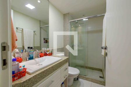 Apartamento à venda com 270m², 4 quartos e 3 vagas Apartamento à venda com 270m², 4 quartos e 3 vagasBanheiro Suíte 2