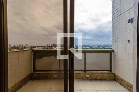 Apartamento à venda com 270m², 4 quartos e 3 vagas Apartamento à venda com 270m², 4 quartos e 3 vagasVaranda Suíte 1