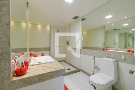 Apartamento à venda com 270m², 4 quartos e 3 vagas Apartamento à venda com 270m², 4 quartos e 3 vagasBanheiro Suíte 1