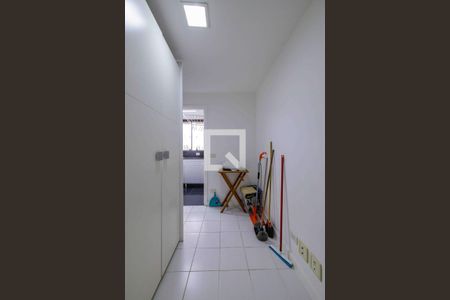 Apartamento à venda com 270m², 4 quartos e 3 vagas Apartamento à venda com 270m², 4 quartos e 3 vagasQuarto de Serviço