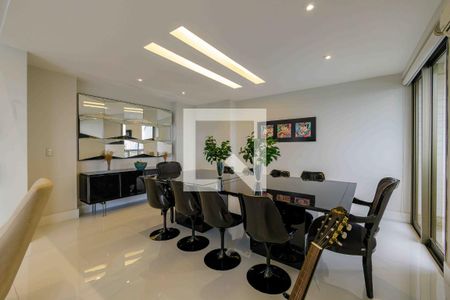 Apartamento à venda com 270m², 4 quartos e 3 vagas Apartamento à venda com 270m², 4 quartos e 3 vagasSala