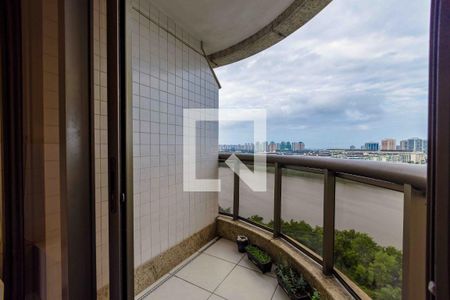 Apartamento à venda com 270m², 4 quartos e 3 vagas Apartamento à venda com 270m², 4 quartos e 3 vagasVaranda Suíte 2