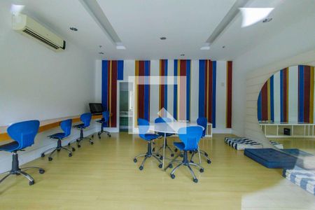 Apartamento à venda com 270m², 4 quartos e 3 vagas Apartamento à venda com 270m², 4 quartos e 3 vagasÁrea Comum Home Office