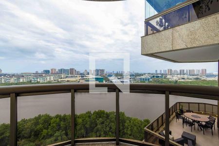 Apartamento à venda com 270m², 4 quartos e 3 vagas Apartamento à venda com 270m², 4 quartos e 3 vagasVaranda Suíte 2