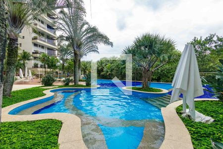 Apartamento à venda com 270m², 4 quartos e 3 vagas Apartamento à venda com 270m², 4 quartos e 3 vagasÁrea Comum Piscina