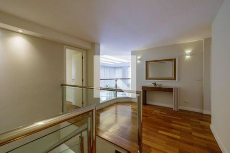Apartamento à venda com 270m², 4 quartos e 3 vagas Apartamento à venda com 270m², 4 quartos e 3 vagasHall