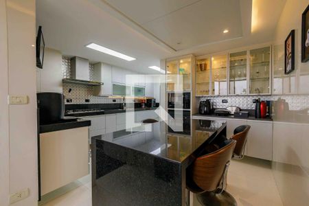 Apartamento à venda com 270m², 4 quartos e 3 vagas Apartamento à venda com 270m², 4 quartos e 3 vagasCozinha