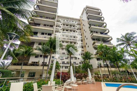 Apartamento à venda com 270m², 4 quartos e 3 vagas Apartamento à venda com 270m², 4 quartos e 3 vagasFachada