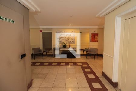 Apartamento à venda com 71m², 2 quartos e 3 vagasHall social