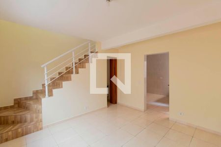 Sala  de casa de condomínio para alugar com 2 quartos, 66m² em Jardim São Nicolau, São Paulo
