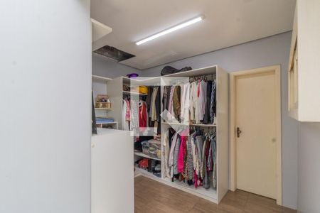Casa à venda com 245m², 4 quartos e 2 vagas Casa à venda com 245m², 4 quartos e 2 vagasQuarto Suíte 1-Closet