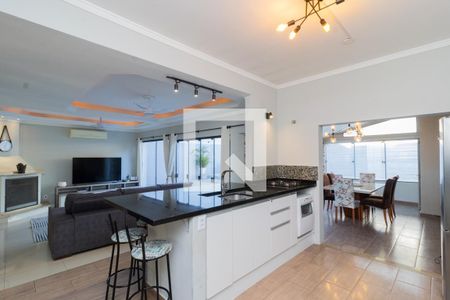 Casa à venda com 245m², 4 quartos e 2 vagas Casa à venda com 245m², 4 quartos e 2 vagasSala/Cozinha