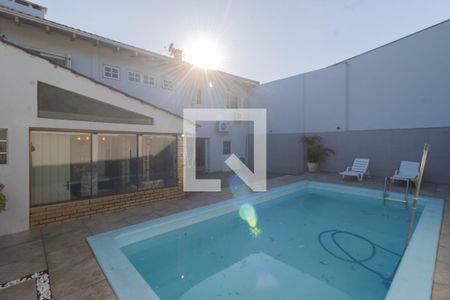 Casa à venda com 245m², 4 quartos e 2 vagas Casa à venda com 245m², 4 quartos e 2 vagasQuintal