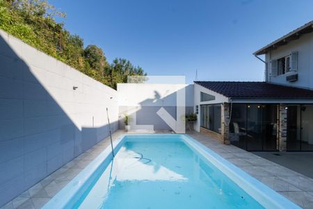 Casa à venda com 245m², 4 quartos e 2 vagas Casa à venda com 245m², 4 quartos e 2 vagasQuintal