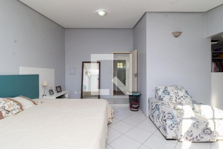 Casa à venda com 245m², 4 quartos e 2 vagas Casa à venda com 245m², 4 quartos e 2 vagasQuarto Suíte 1