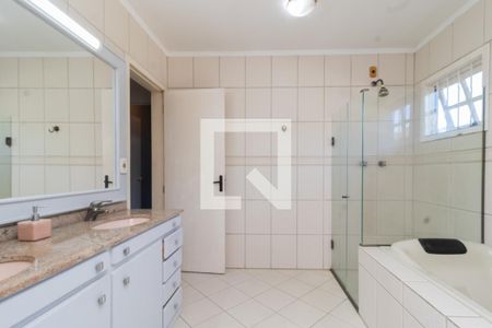 Casa à venda com 245m², 4 quartos e 2 vagas Casa à venda com 245m², 4 quartos e 2 vagasBanheiro da Suíte 2
