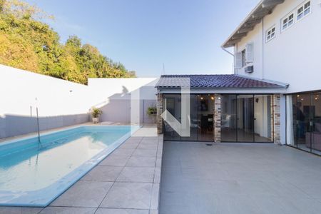 Casa à venda com 245m², 4 quartos e 2 vagas Casa à venda com 245m², 4 quartos e 2 vagasQuintal