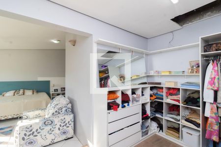 Casa à venda com 245m², 4 quartos e 2 vagas Casa à venda com 245m², 4 quartos e 2 vagasQuarto Suíte 1-Closet