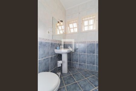 Casa à venda com 245m², 4 quartos e 2 vagas Casa à venda com 245m², 4 quartos e 2 vagasBanheiro