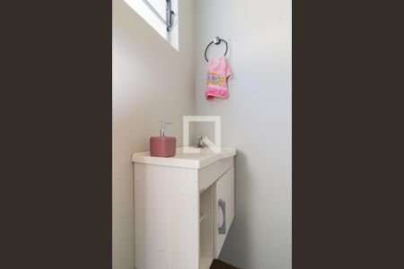 Casa à venda com 245m², 4 quartos e 2 vagas Casa à venda com 245m², 4 quartos e 2 vagasLavabo