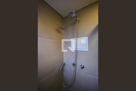 Apartamento à venda com 130m², 4 quartos e 2 vagasChuveiro do banheiro da suíte 2