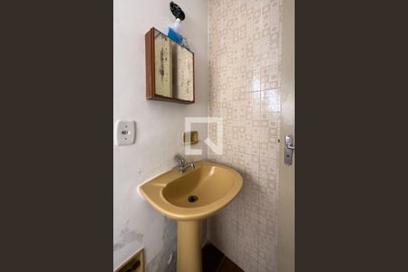 Banheiro de kitnet/studio para alugar com 0 quarto, 37m² em Petrópolis, Porto Alegre