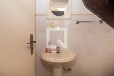 Banheiro de casa à venda com 3 quartos, 107m² em Jardim Itu, Porto Alegre