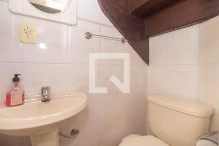 Banheiro de casa à venda com 3 quartos, 107m² em Jardim Itu, Porto Alegre
